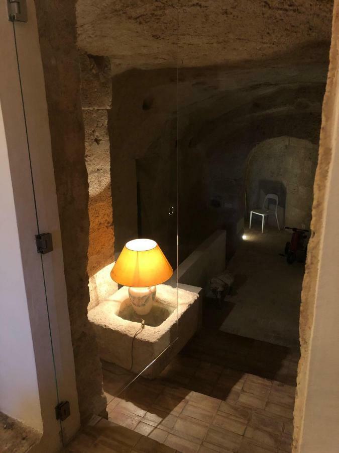 Gli Ipogei Nel Cuore Di Matera Villa Bagian luar foto